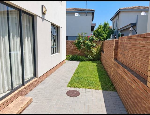 3 BEDROOM HOUSE FOR SALE IN THATCHFIELD